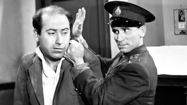 «Κοκκίνισε από τα χαστούκια»: Γι’ αυτό δεν ξαναμίλησαν ποτέ Βέγγος & Χατζηζρήστος, μαθεύτηκε η αιτία 65 χρόνια μετά