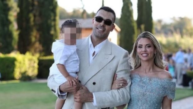 Κώστας Σλούκας & Μαρία Δαρσινού: Βάφτισαν τον γιο τους – Ποιοι μπασκετμπολίστες πήγαν – to10.gr Κώστας Σλούκας & Μαρία Δαρσινού: Βάφτισαν τον γιο τους – Ποιοι μπασκετμπολίστες πήγαν – to10.gr