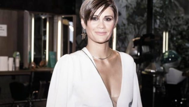 Περńφανη η Άννα Μαρία Παπαχαραλάμπους για την καταγωγή της: Δεν είναι από Ελλάδα, κανεiς δεν το φανταζóταν (vid)