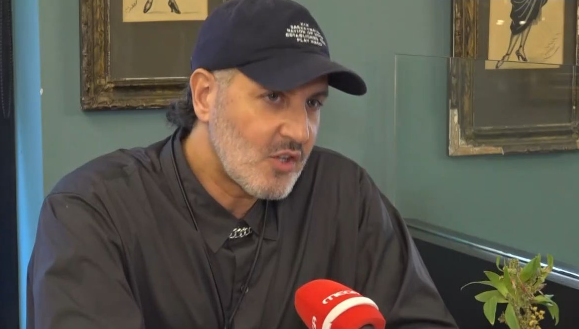 tvneaΤάσος-Σοφρωνίου-GNTM-χωρίς-Βίκυ-Καγιά-είναι-σαν-να-έρχεσαι-στην-Ελλάδα-και-δεν-θα-δεις-μπλε-ουρανό-και-θάλασσα-Zappit