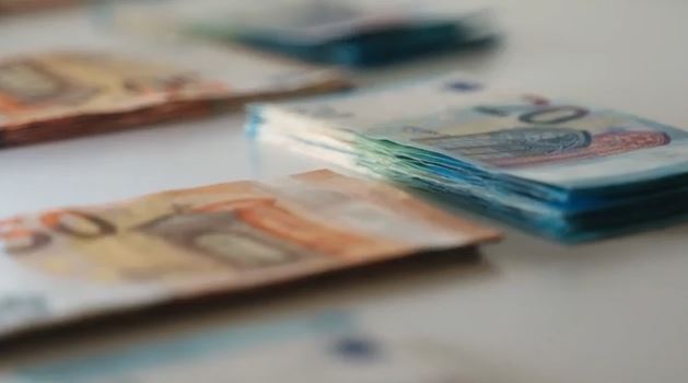 Τι αλλάζει για συνταξιούχους, οικογένειες και μεσαία τάξη