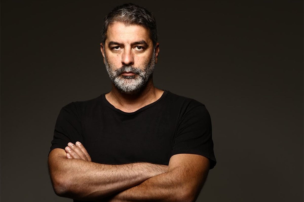 Ο Βασίλης Μπισμπίκης στα γυρίσματα του «Σασμού» – Οι πρώτες εικόνες