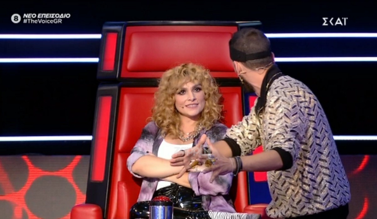 The Voice: Το ασύλληπτο “ψήσιμο” Μουζουράκη στην Ζουγανέλη για να του κλέψει παίκτρια! – Zappit