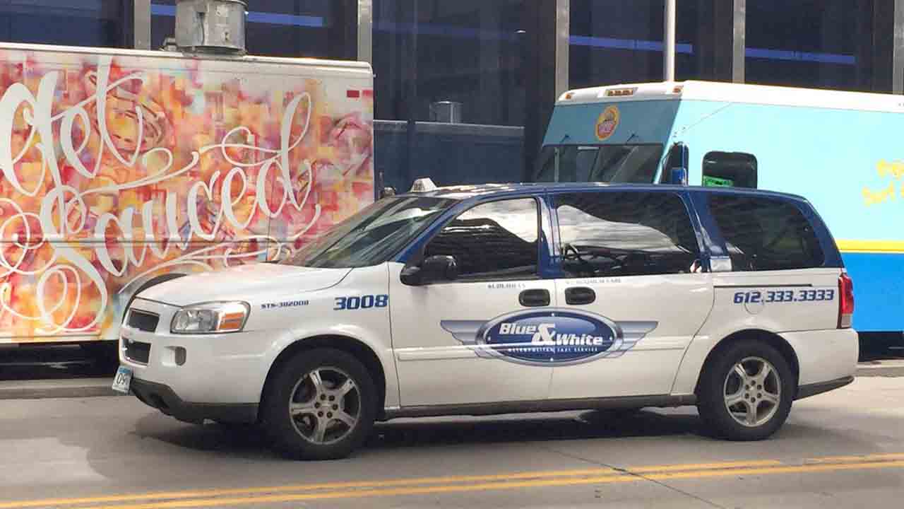 Μινεάπολη: Uber και Lyft απειλούν ότι θα εγκαταλείψουν την πόλη λόγω νέου κανονισμού που θεσπίζει ελάχιστη αμοιβή