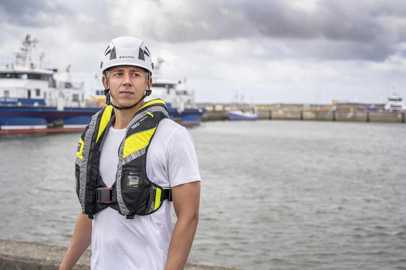 VIKING launches the next generation of offshore crew PPE with the VIKING YouSafe™ Vanguard lifejacket 2 - - Innovolo Product Development and Design - Innovation-as-a-Service VIKING launches the next generation of offshore crew PPE with the VIKING YouSafe™ Vanguard lifejacket