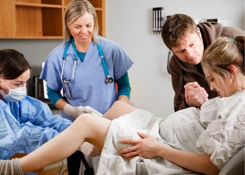 KEY STEPS IN THE SAFE DELIVERY AND INSPECTION OF THE PLACENTA