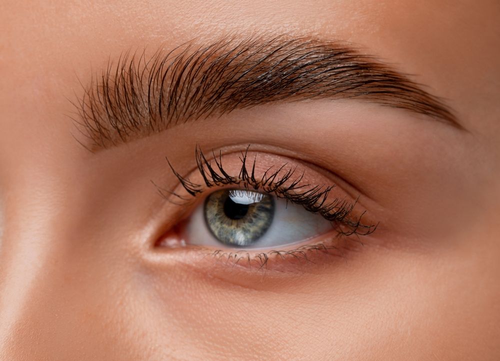 Βγάλατε παραπάνω τα φρύδια σας; 3 tips για να μεγαλώσουν πιο γρήγορα
