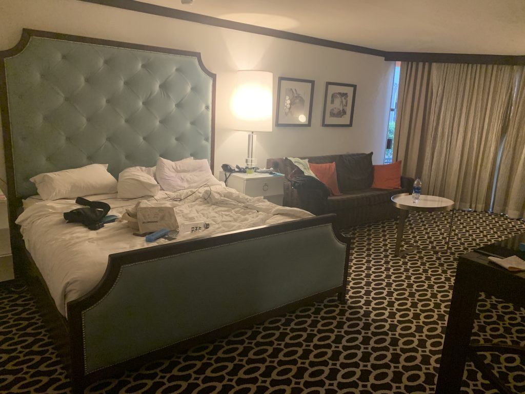 Palm Springs diary, hotel room