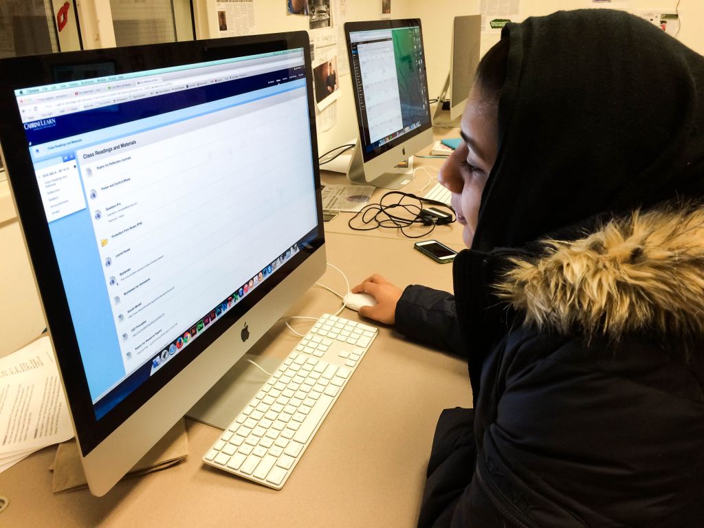 Students Jennifer Alcalde and Ayesha Ahmad doing snow day work for their canceled classes on Jan. 27. (Mackenzie Harris/Editor in Chief)
