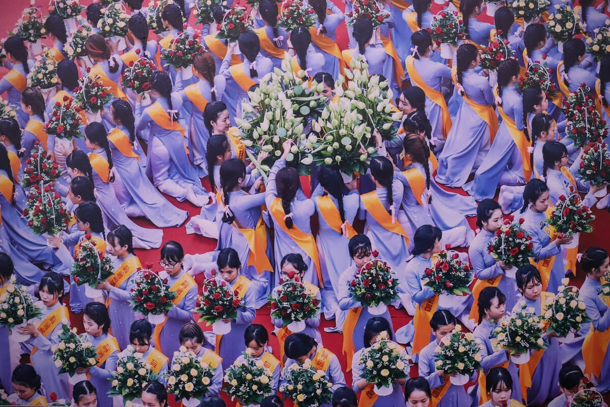 múa dâng hoa trong ngày Đại lễ Phật đản