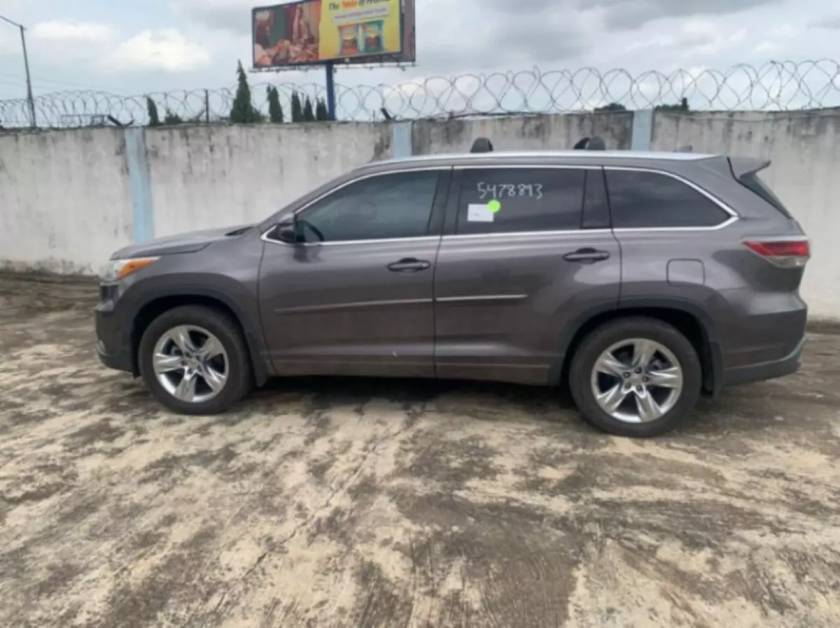 Toyota Highlander   - 2015