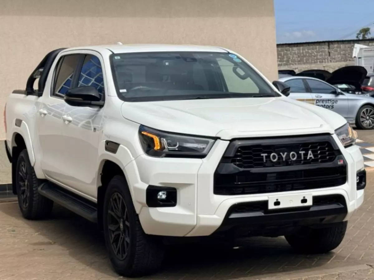 Toyota Hilux   - 2022