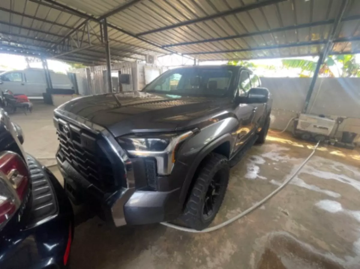 TOYOTA Tundra   - 2022