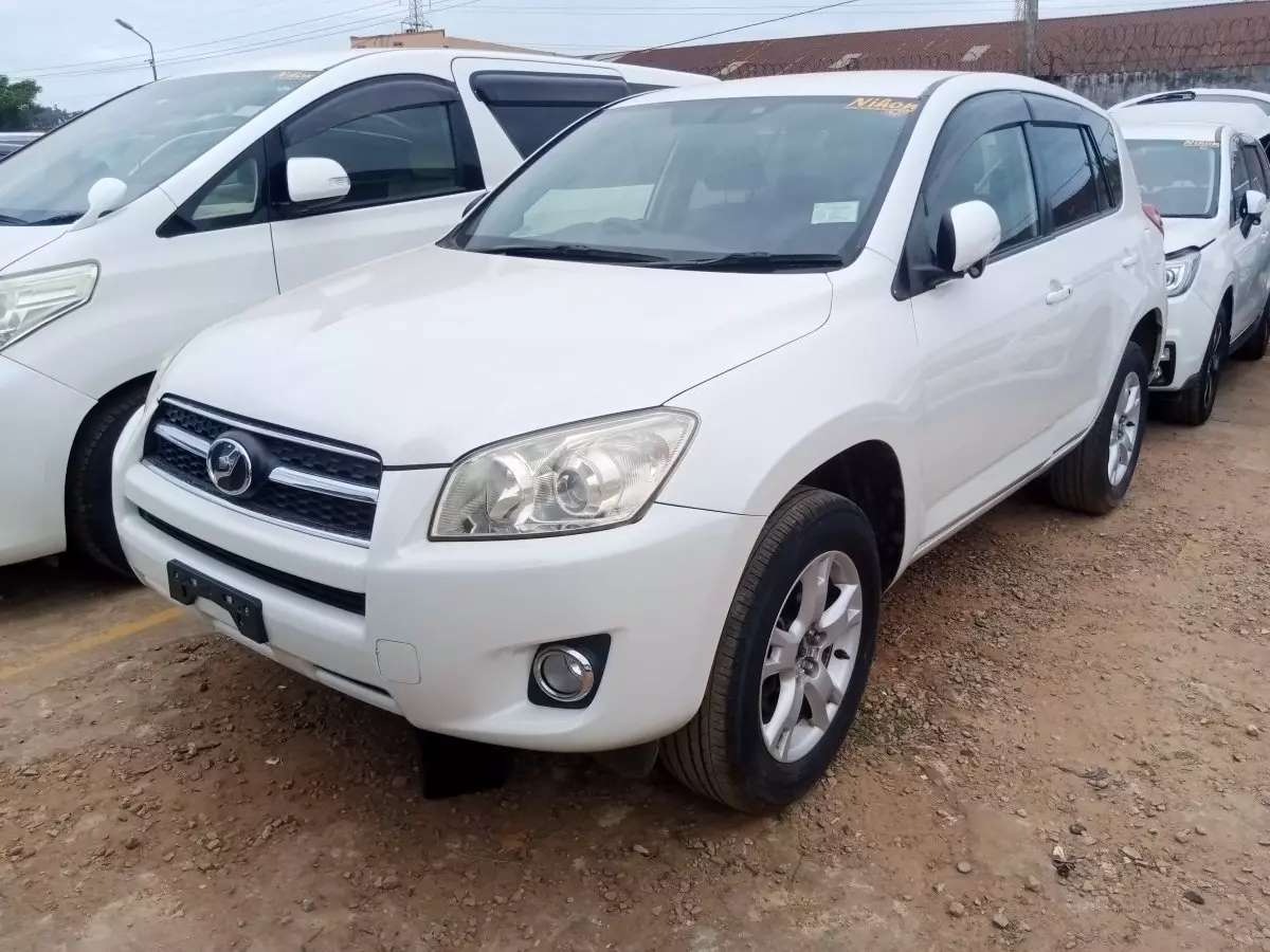 Toyota Vanguard    - 2012