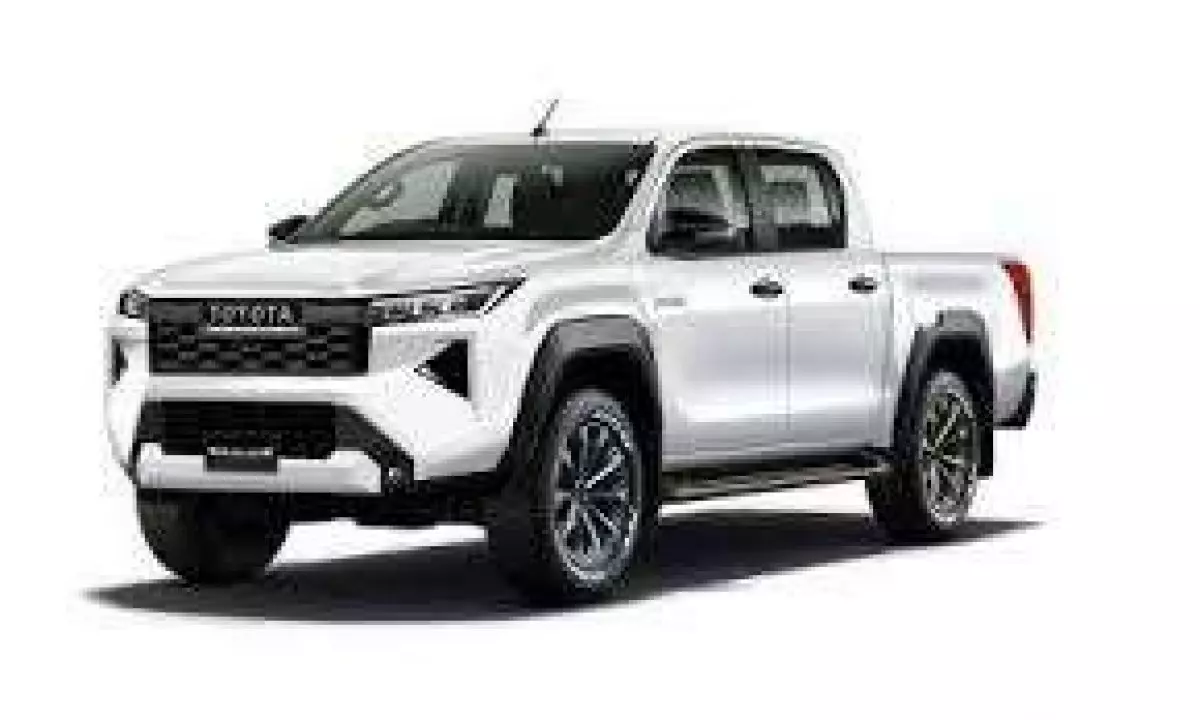 Toyota Hilux    - 2025