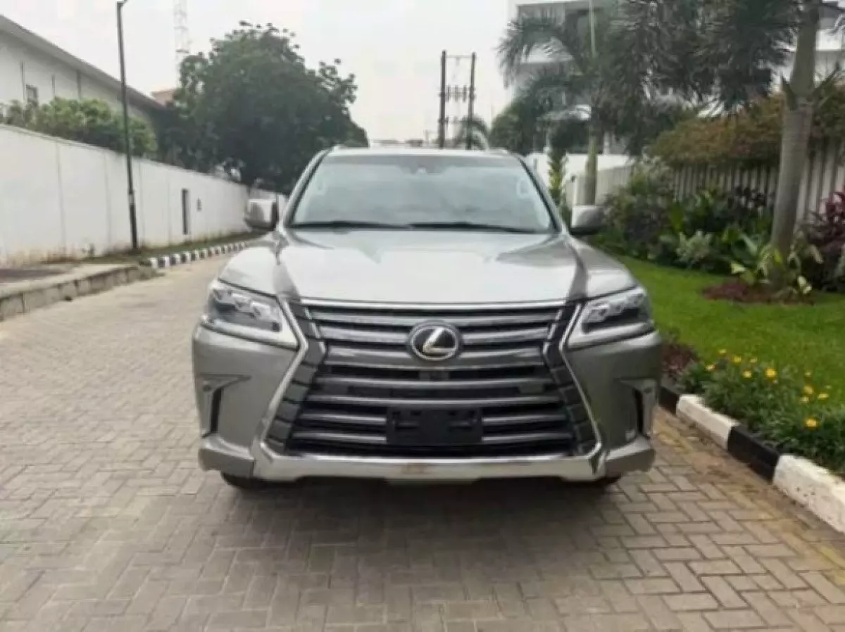 Lexus LX 570   - 2017