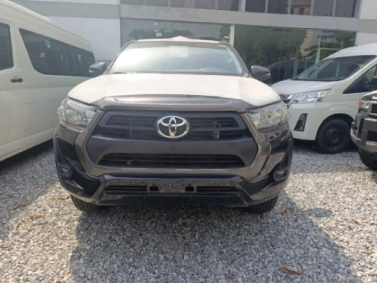 Toyota Hilux   - 2025