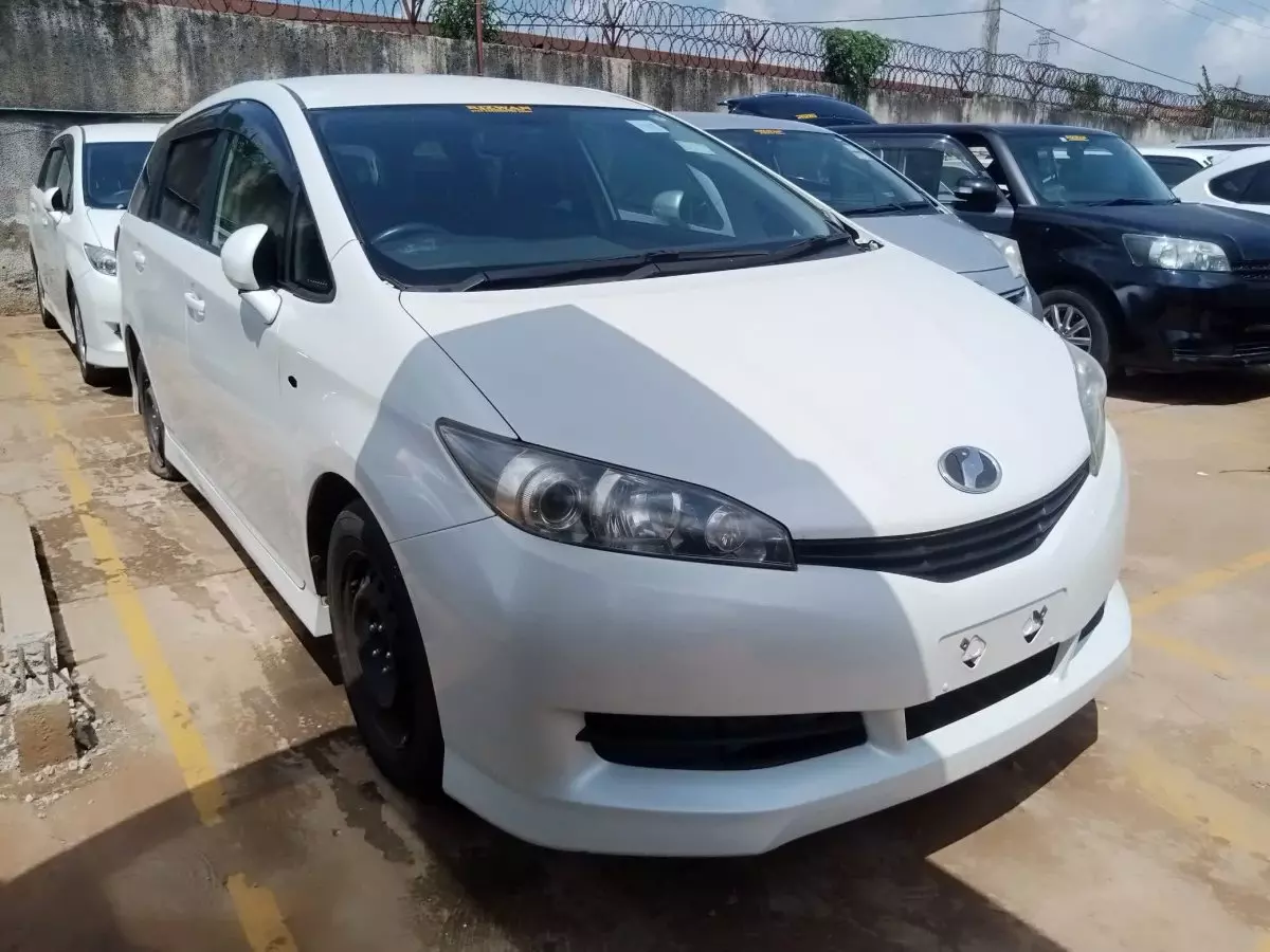 Toyota Wish   - 2012