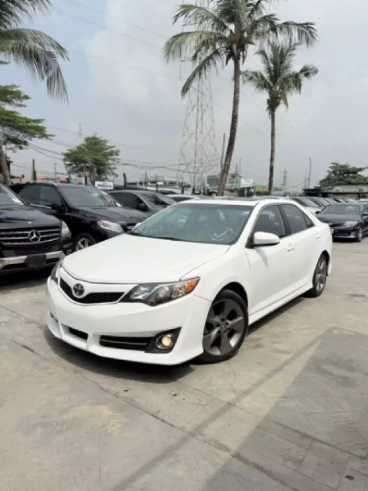 Toyota Camry   - 2012