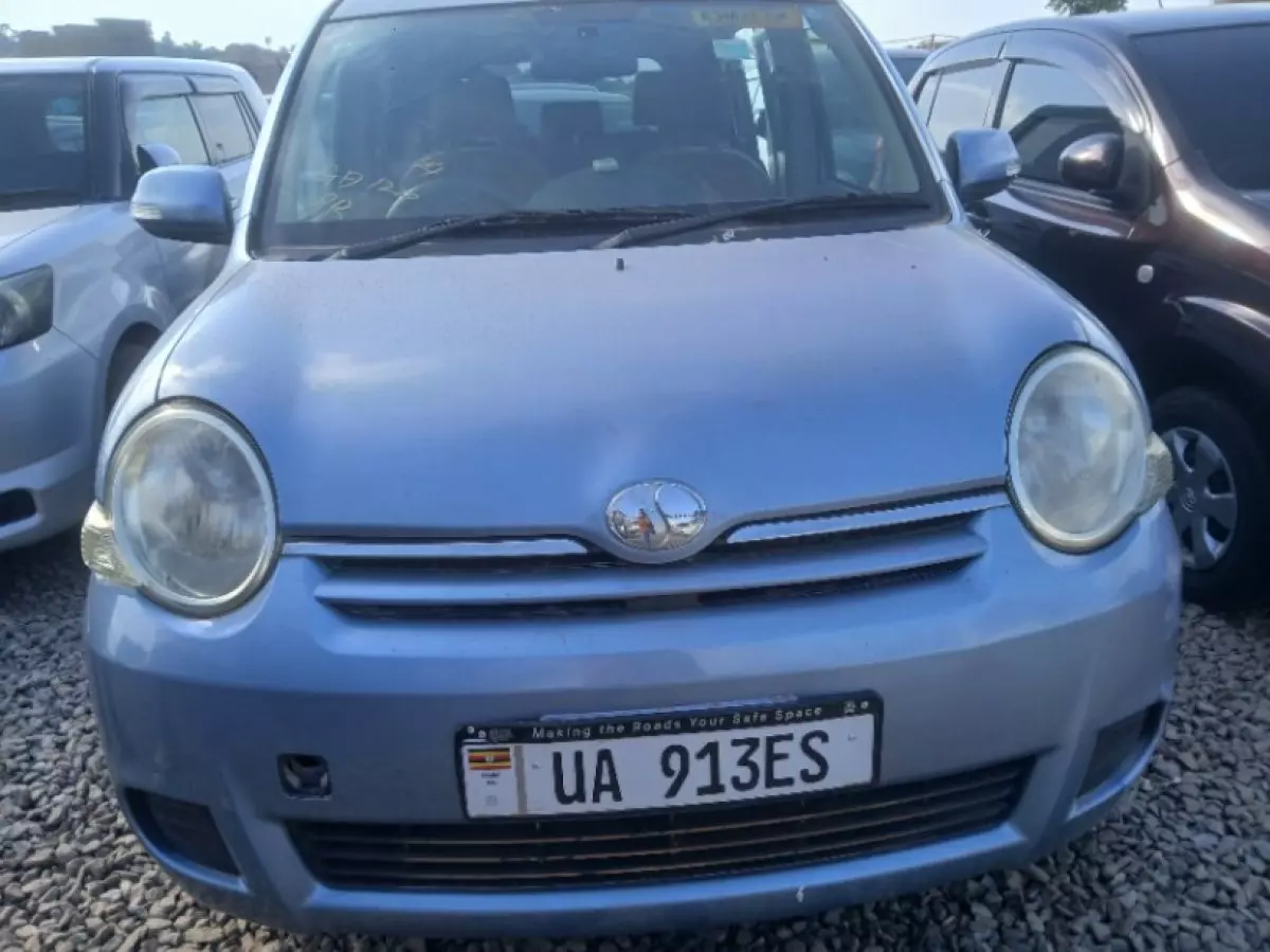 TOYOTA Sienta   - 2011