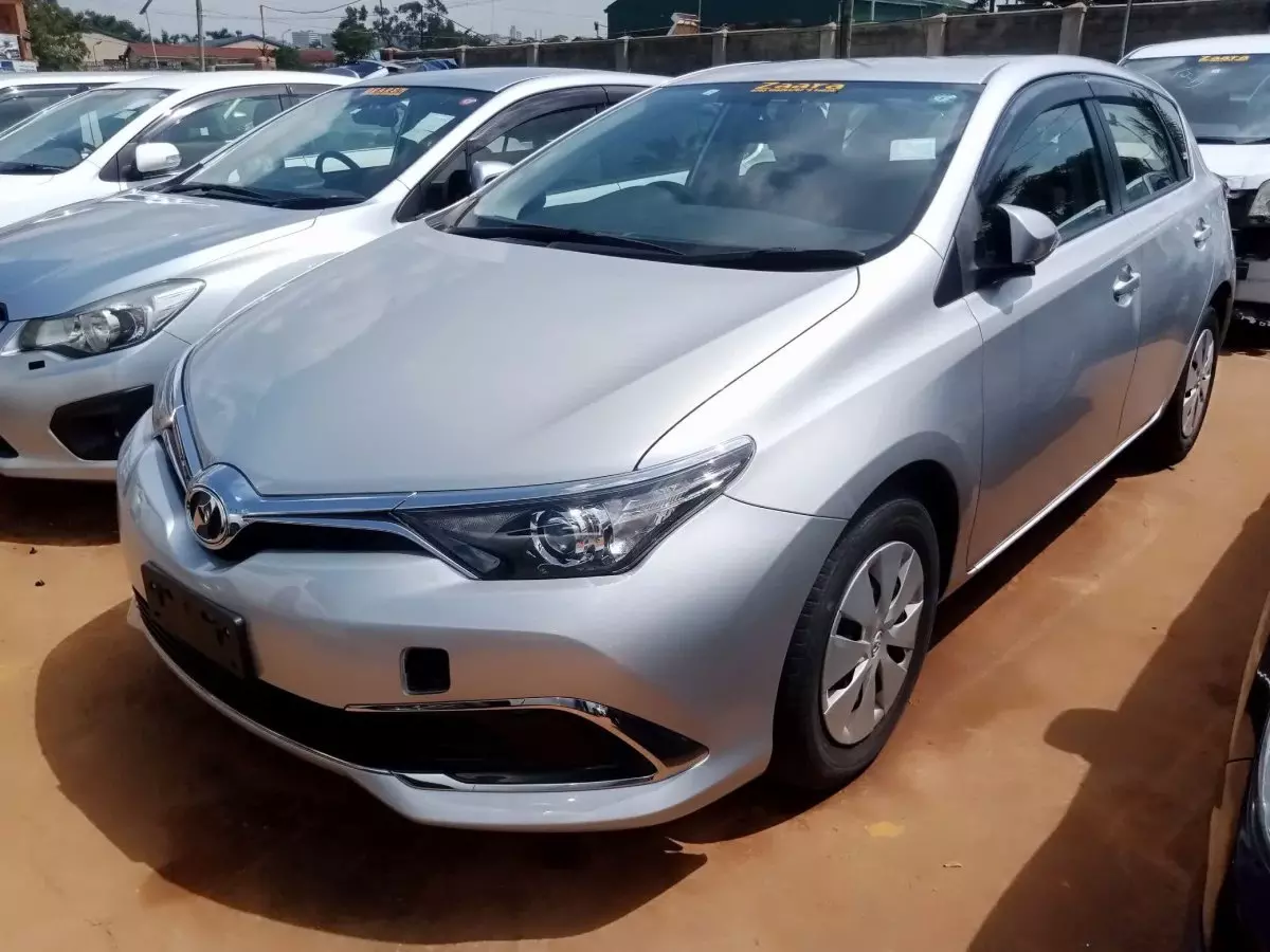 Toyota Auris   - 2015