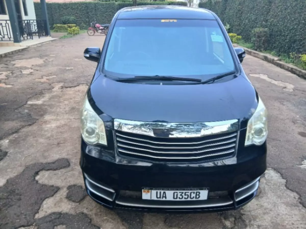 TOYOTA Noah   - 2013