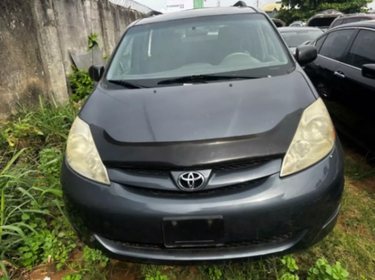 TOYOTA Sienna   - 2009