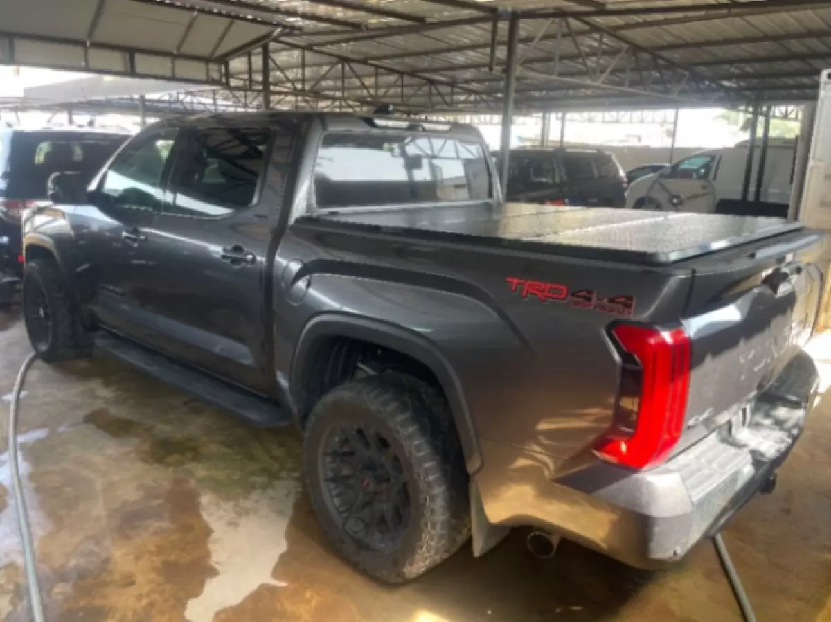 TOYOTA Tundra   - 2022