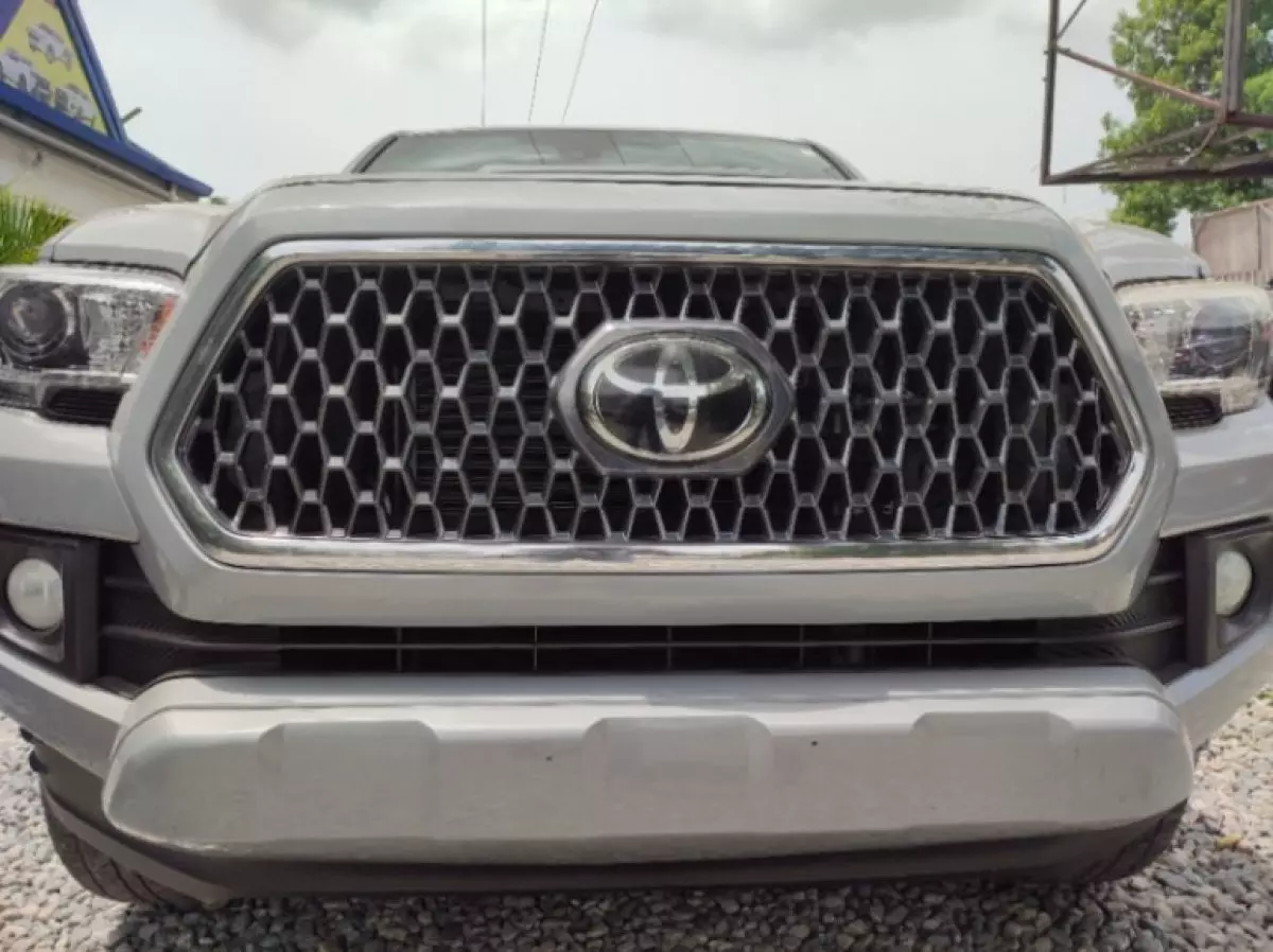 Toyota Tacoma   - 2019