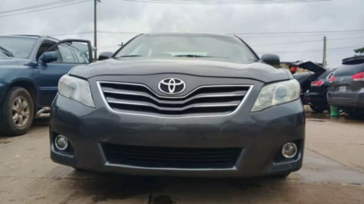 TOYOTA Camry   - 2010