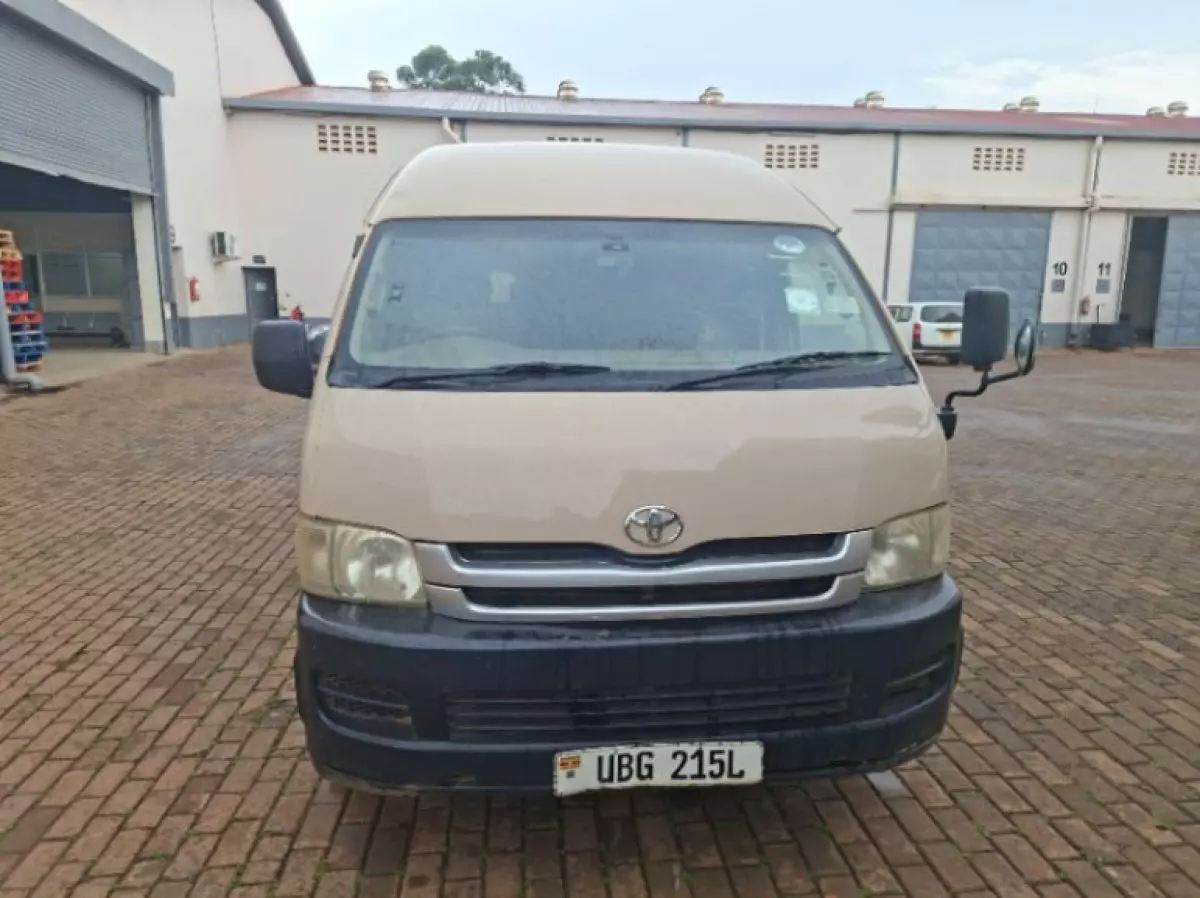 Toyota Hiace   - 2013