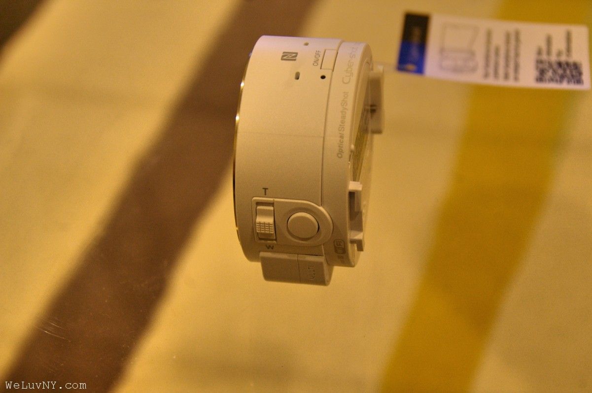 Sony QX-10