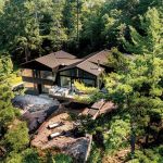 Rock, Water & Wood – Georgian Bay Contemporary Cottage