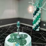column balloon design and table decor
