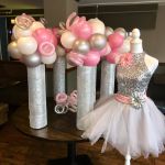 gray-pink-white-ballons-table-arrangement