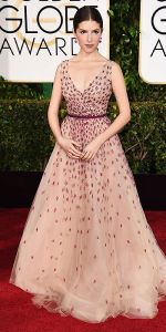 Creative Commons Anna Kendrick posing on the red carpet at the 2015 Golden Globes. 