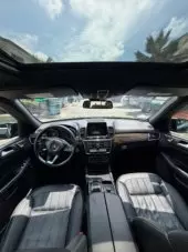 interiorFront