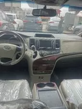 interiorFront