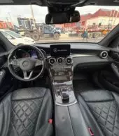 interiorFront