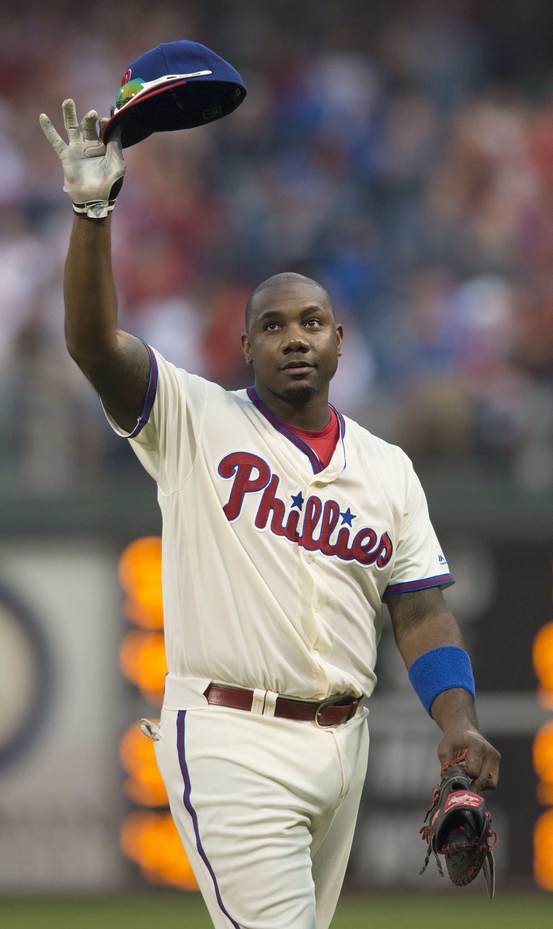 Philadelphia Phillies' Ryan Howard acknowledges the cheers of the fans as he is removed from the game in the ninth inning to a standing ovation on Sunday, Oct. 2, 2016 at Citizens Bank Park in Philadelphia, Pa. (Clem Murray/Philadelphia Inquirer/TNS)