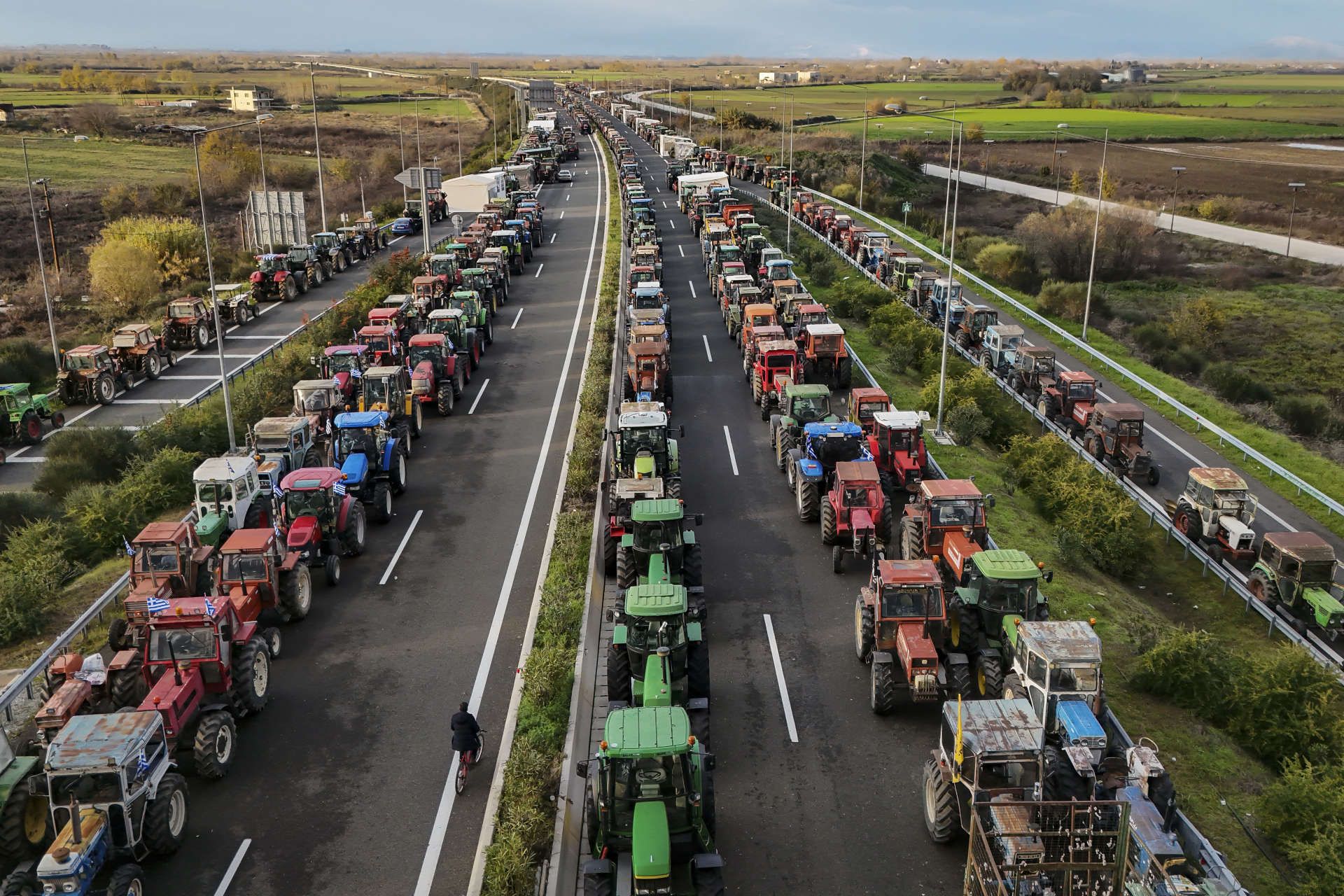 Greek govt seeks to tackle farmer protests after Crete clashes