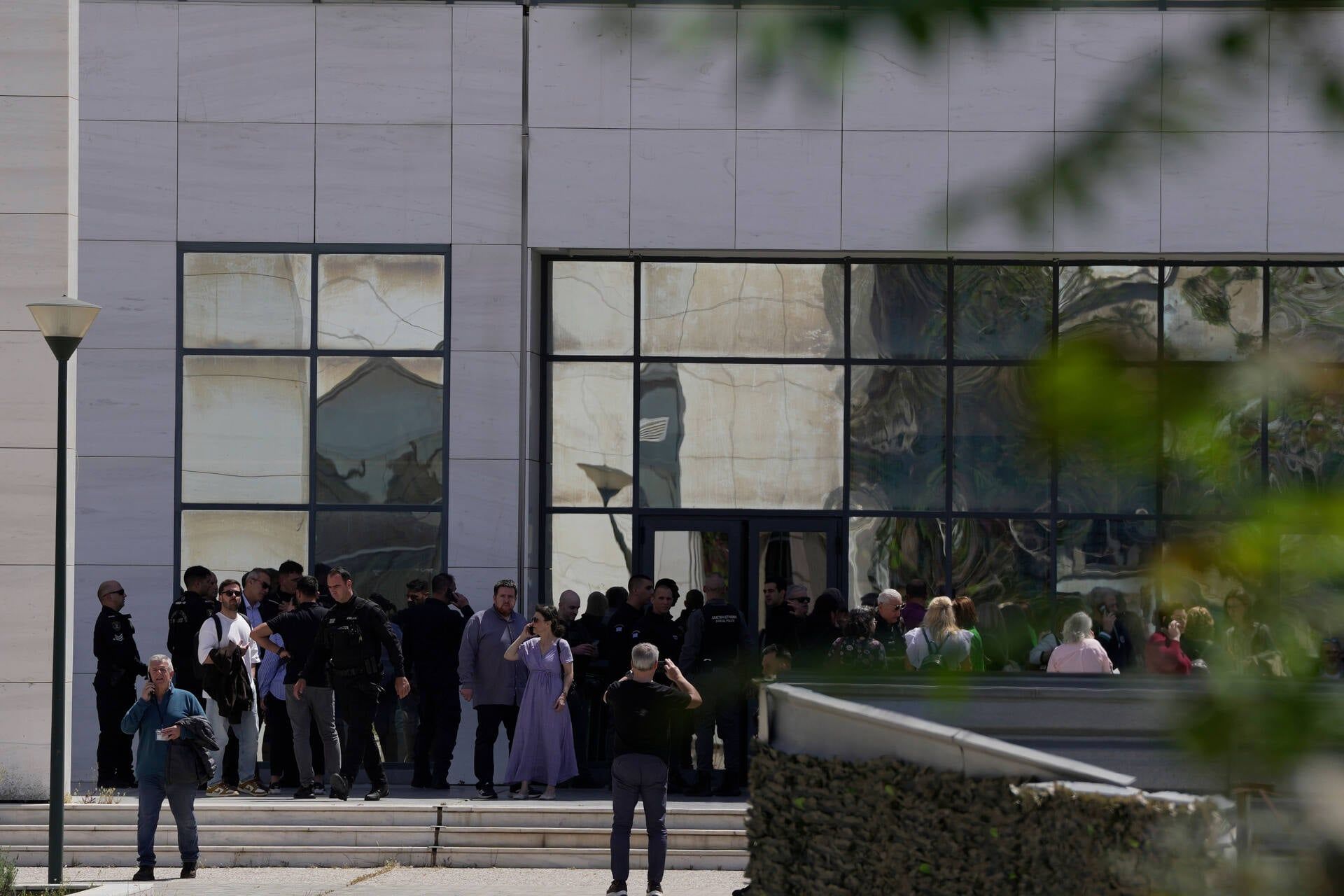 Athens shootings: 89-year-old arrested in Patra after courthouse and social security attac
