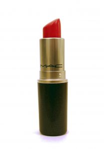 Creative Commons 90s trends are back, including iconic red lipstick. 