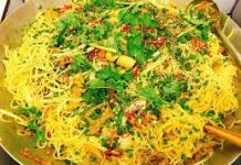 Bún nghệ xào lòng xứ Huế