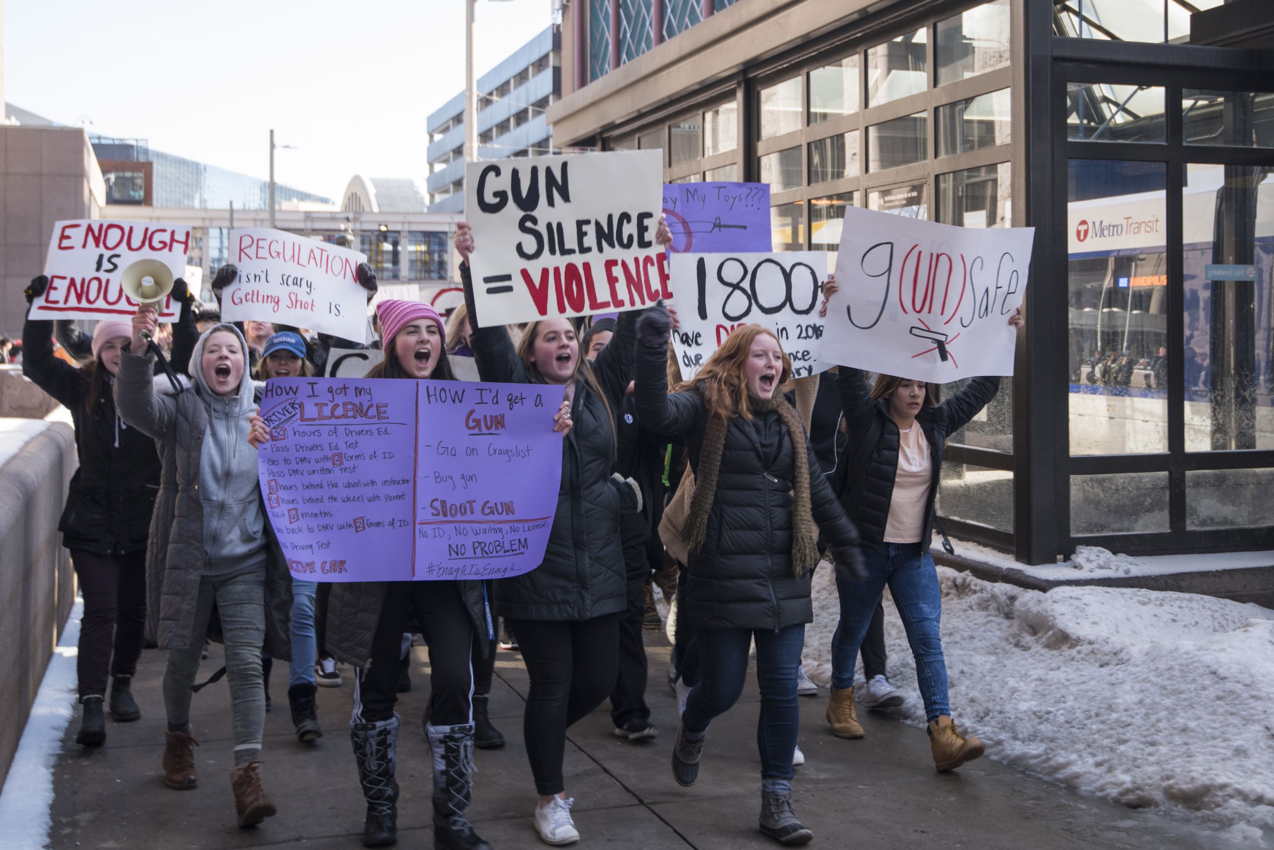 A group of high schoolers protesting for gun reform. Photo by Fibonacci Blue via Creative Commons/Wiki media.