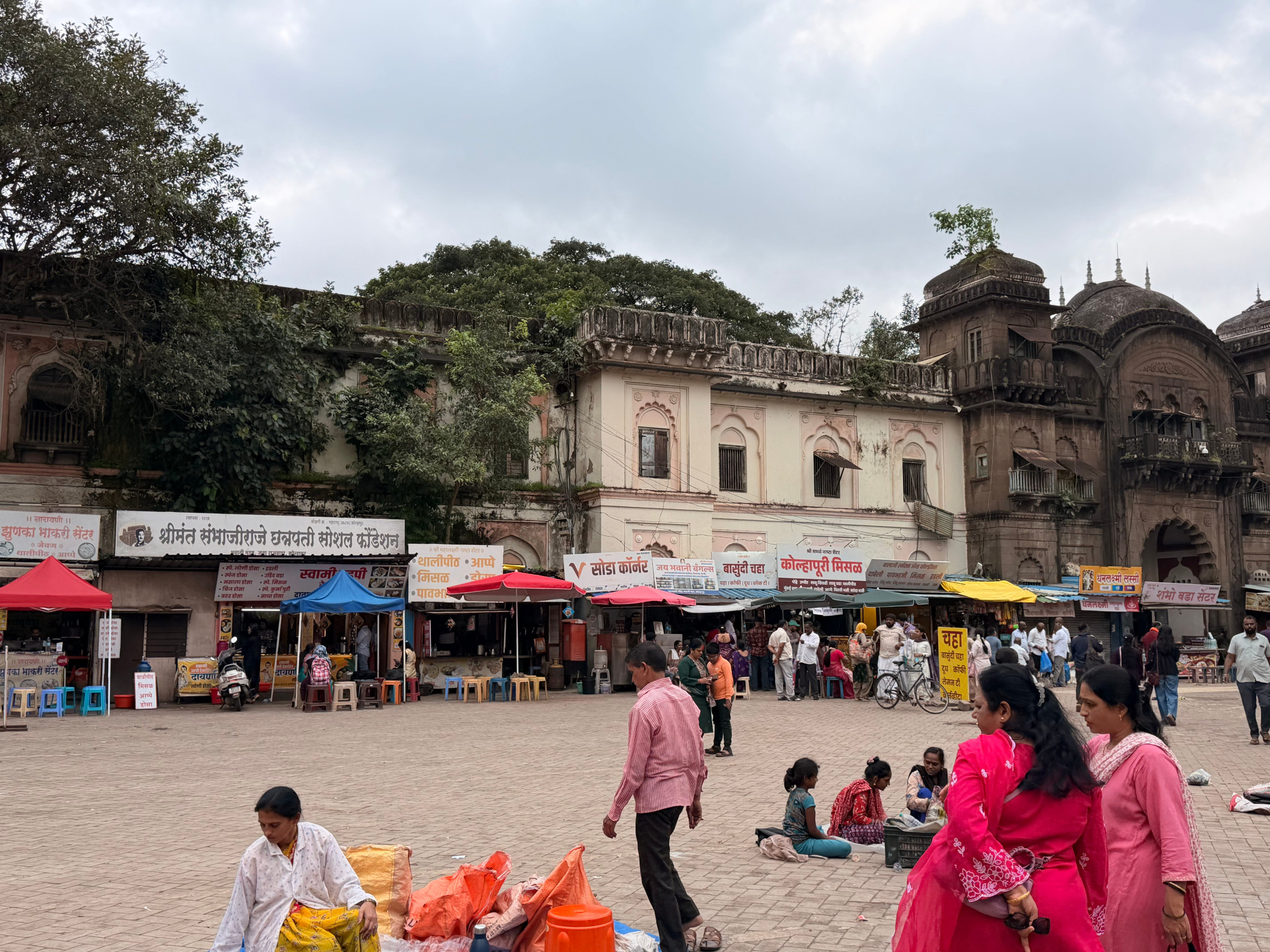 Campus of Mahalakshmi Mandir in Kolhapur. Blog by gaathastory