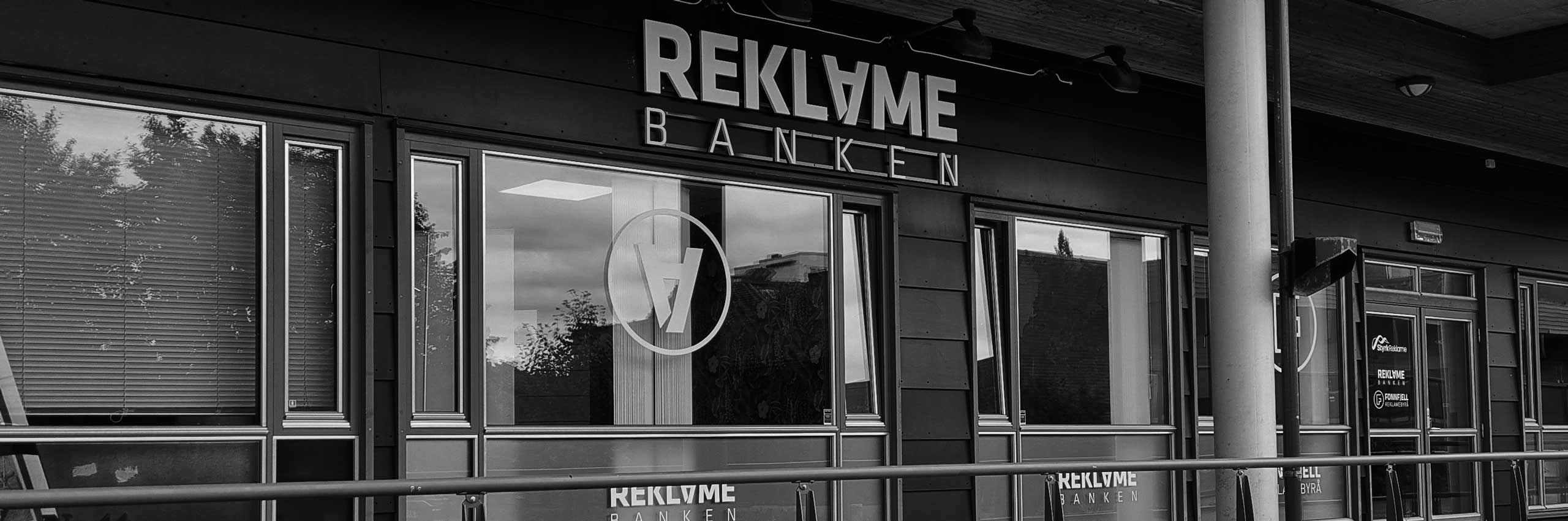 Velkommen til Reklamebanken, rett ved rådhusparken på Stjørdal