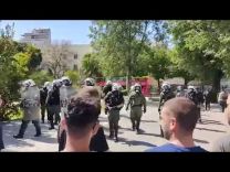 Οι φοιτητές διώχνουν τα ΜΑΤ από το ΑΠΘ για 4η φορά