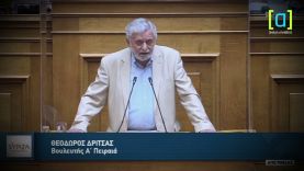 Δρίτσας: Τι σημαίνει η προστασία θαλασσίων συνόρων για μία βάρκα με πρόσφυγες και μετανάστες;