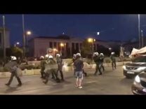 Τα ΜΑΤ επιτίθενται απρόκλητα στους φοιτητές